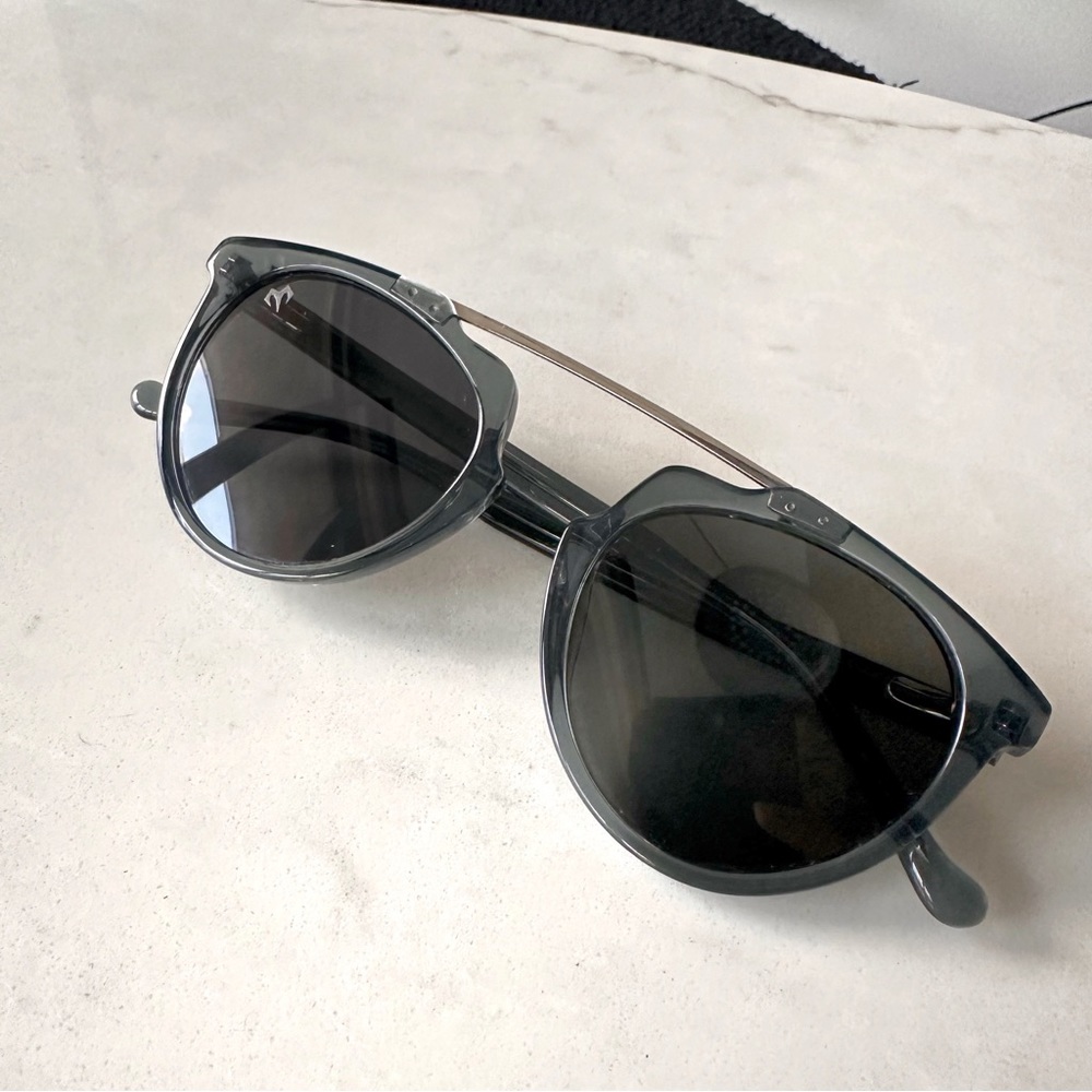 Marsquest round sunglasses transparent grey - like new